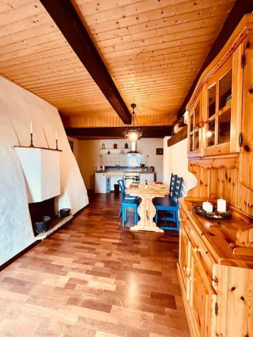 Charmant Appartement De Vacances Alta Ripa Hauterive  Exterior photo
