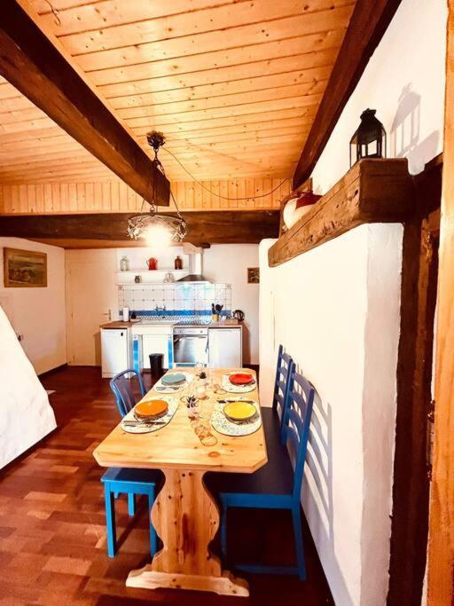 Charmant Appartement De Vacances Alta Ripa Hauterive  Exterior photo